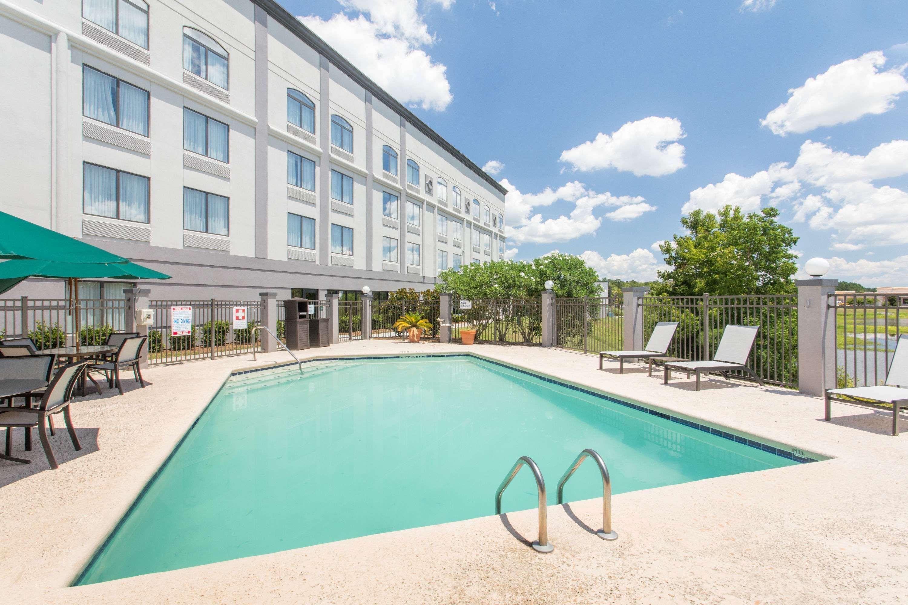 Wingate By Wyndham Savannah Pooler Hotel Exterior photo